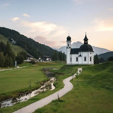 In Seefeld By Gschwandtkopf Slope Appartement
